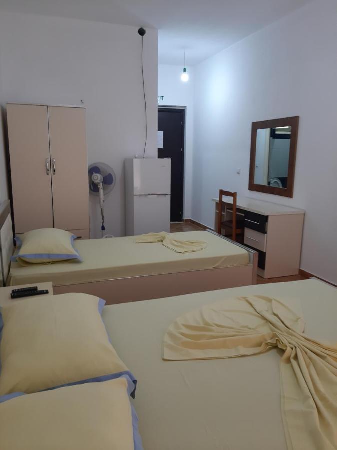 Rock Star-Pllakat Bed & Breakfast Sarande Exterior photo