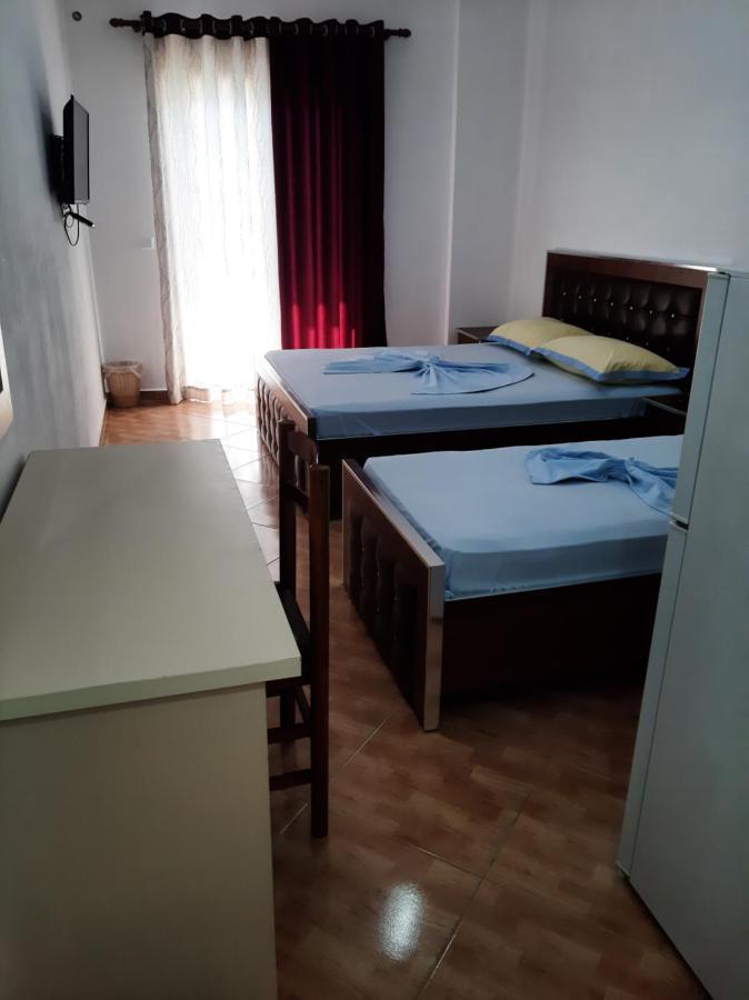 Rock Star-Pllakat Bed & Breakfast Sarande Exterior photo